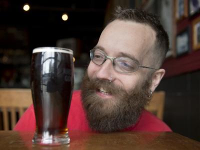 Chris Schryer drinkt alleen maar bier
